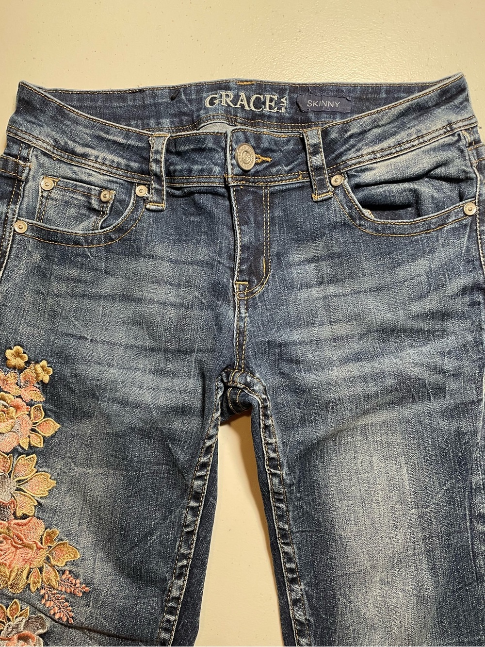 Grace in LA skinny jeans w/ pink and peach floral embroidery pattern. Size 28 - Picture 5 of 12